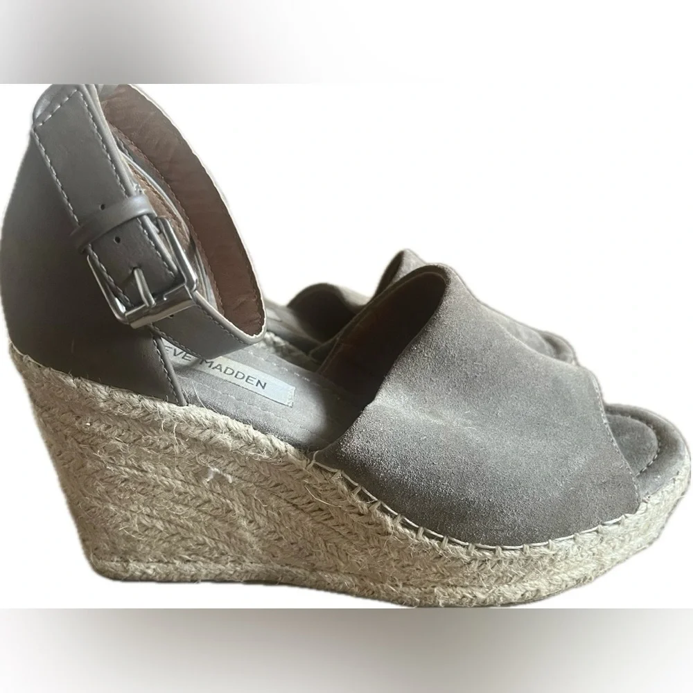 Steve Madden Jaylen Gray Leather Wedge Sandals Women’s size 9M.